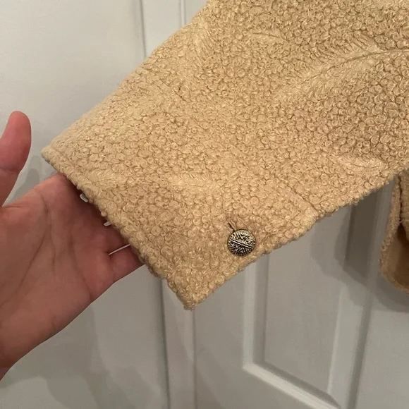 Zara Women's Gold Poncho - Picture 4 of 9